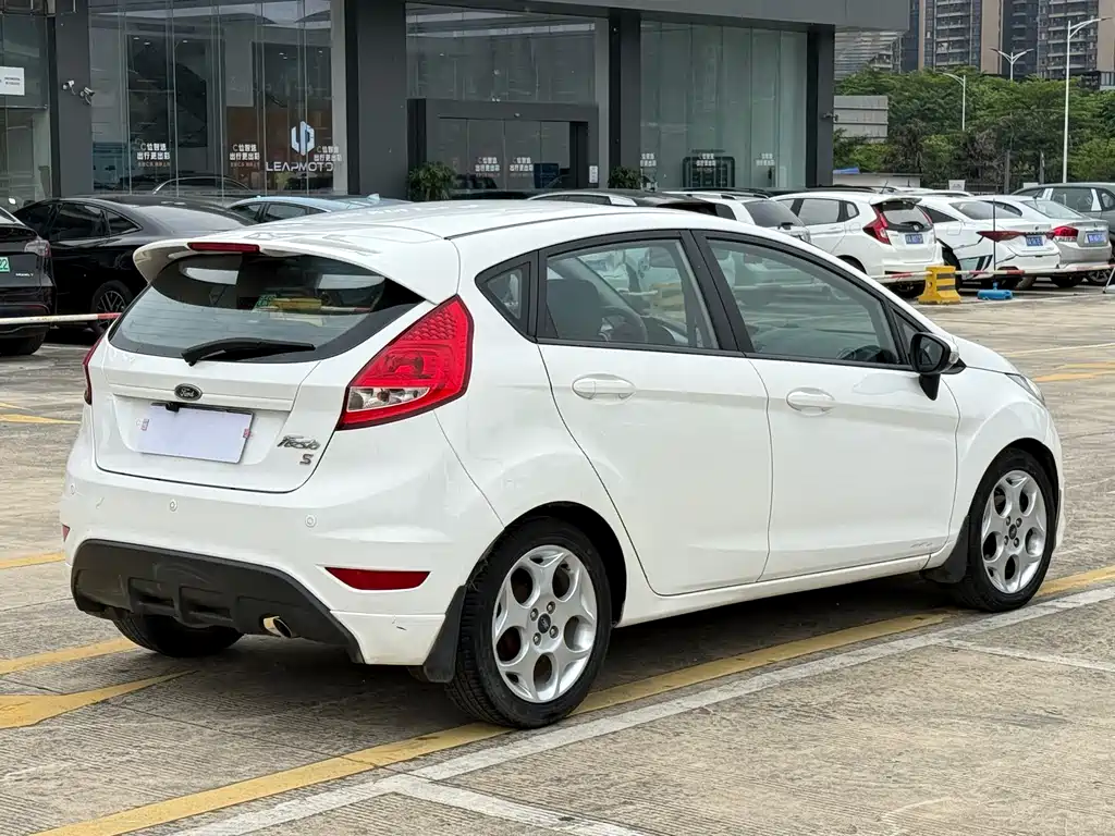 Ford Fiesta 2012 1.5L AT