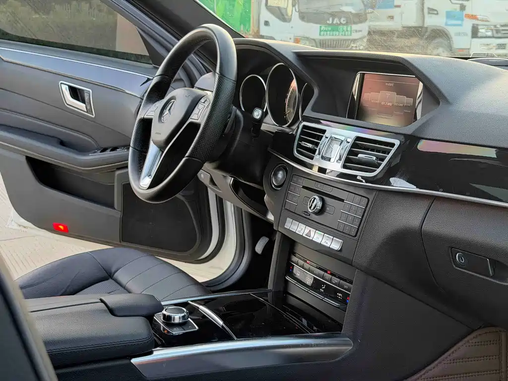 Mercedes-Benz E-Class — миниатюра 12