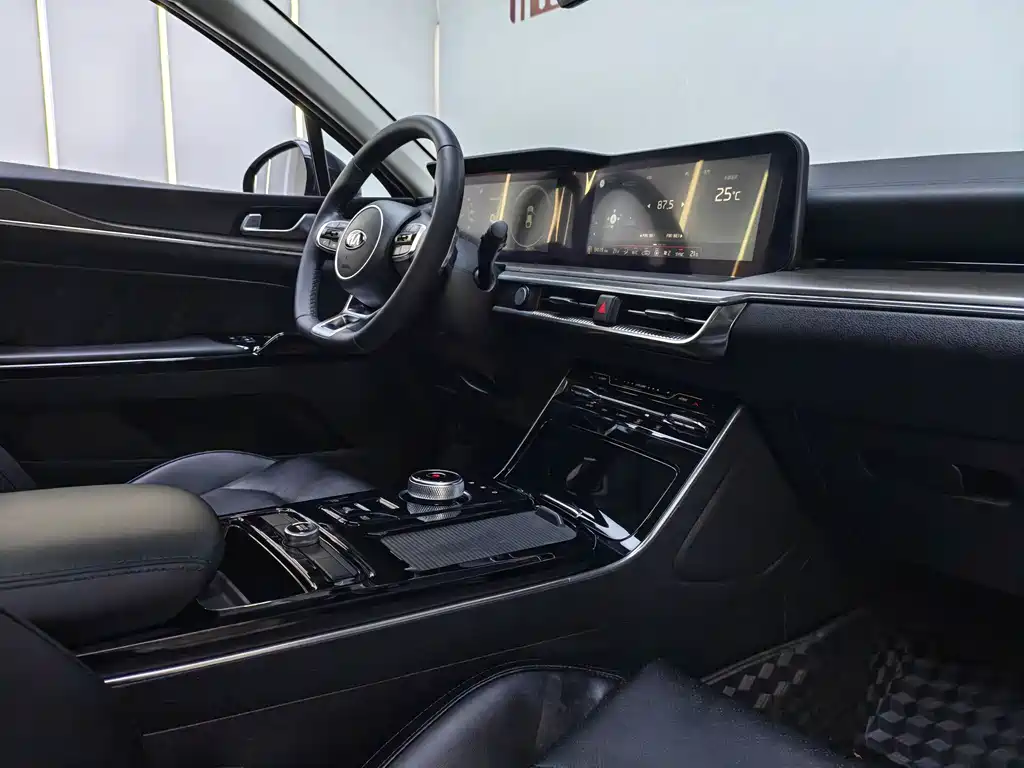 Kia K5 — миниатюра 13