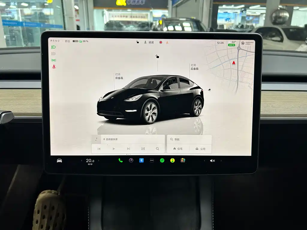 Tesla Model Y — миниатюра 10