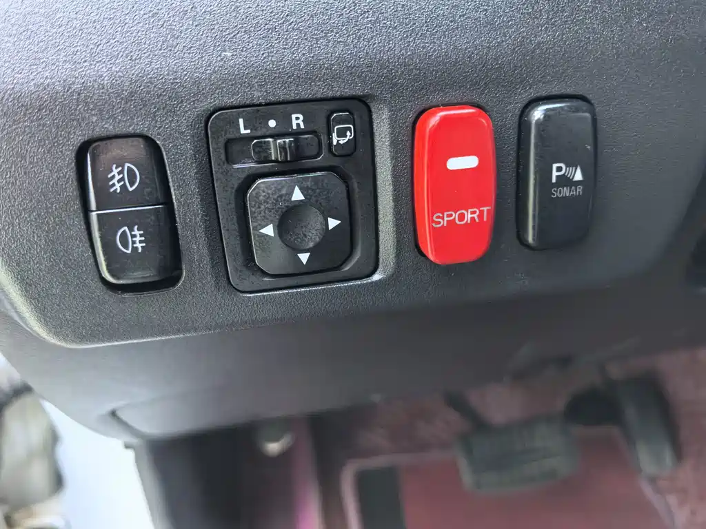 Mitsubishi Pajero (Import) - фото 20