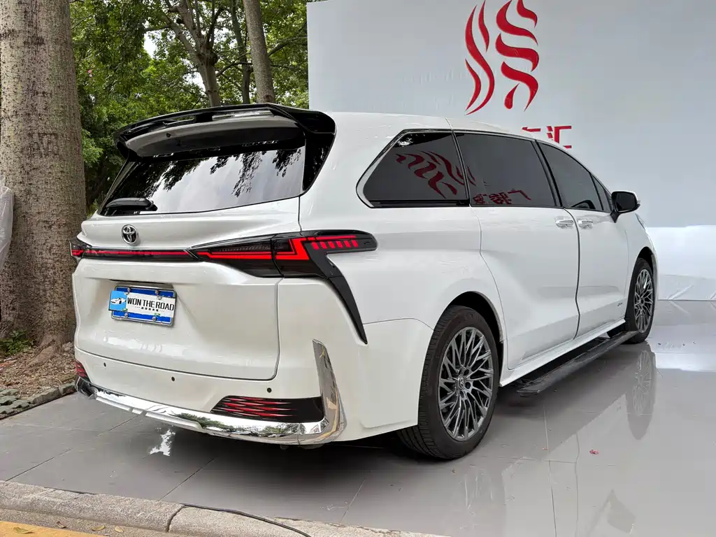 Toyota Granvia — миниатюра 6