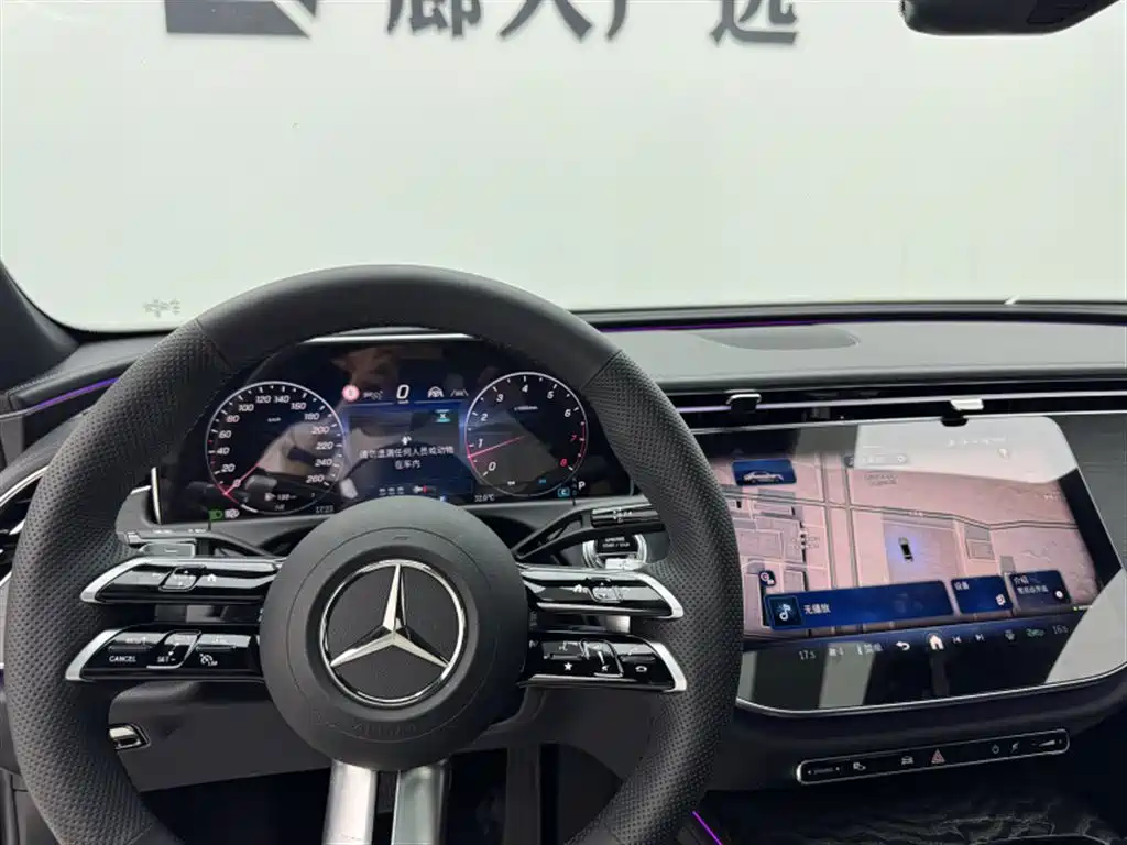 Mercedes-Benz E-Class — миниатюра 11