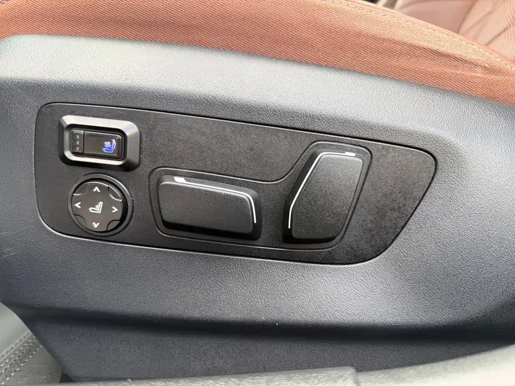 BMW 5 Series — миниатюра 14
