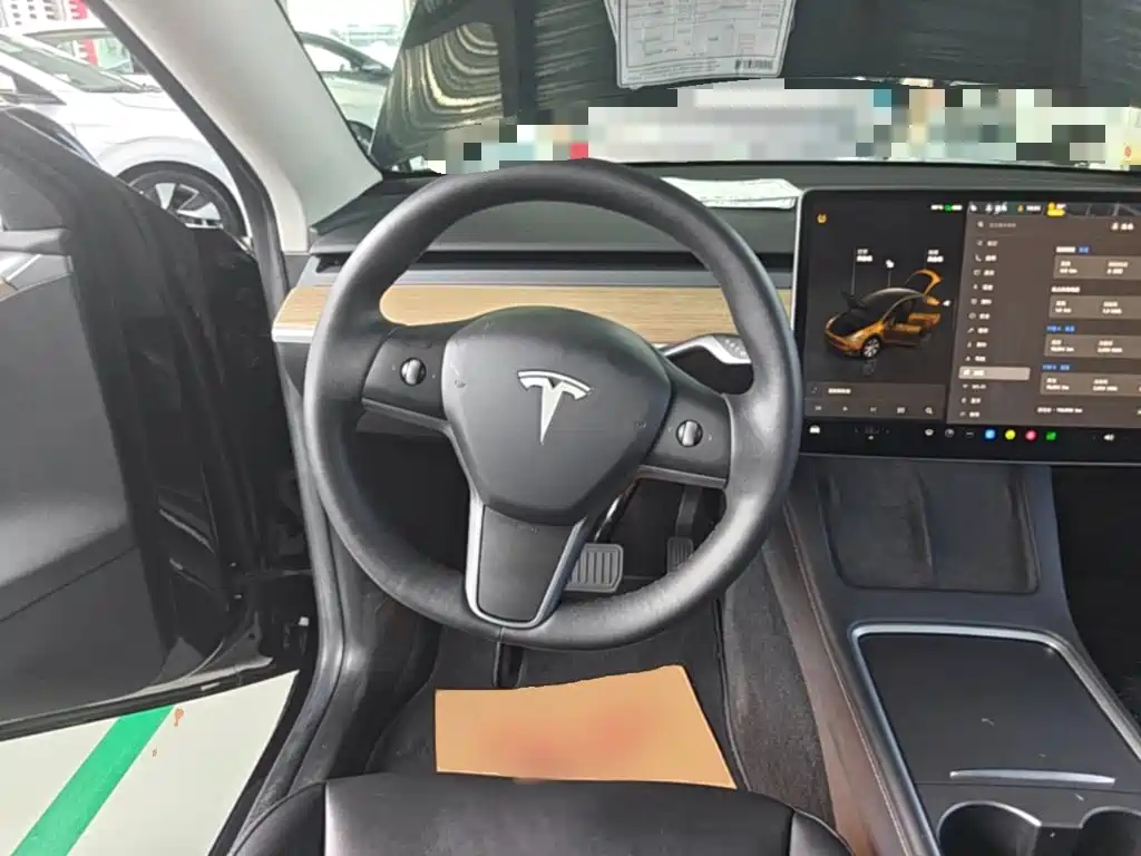 Tesla Model Y — миниатюра 11