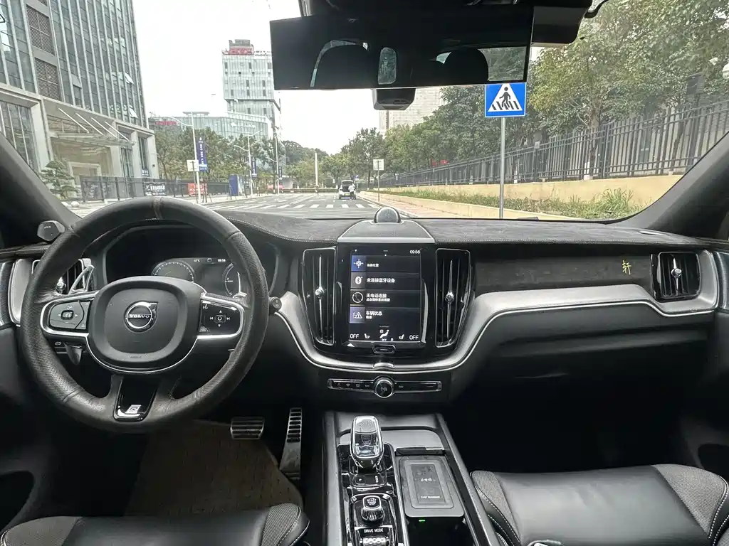 VOLVO XC60 PLUG IN HYBRID