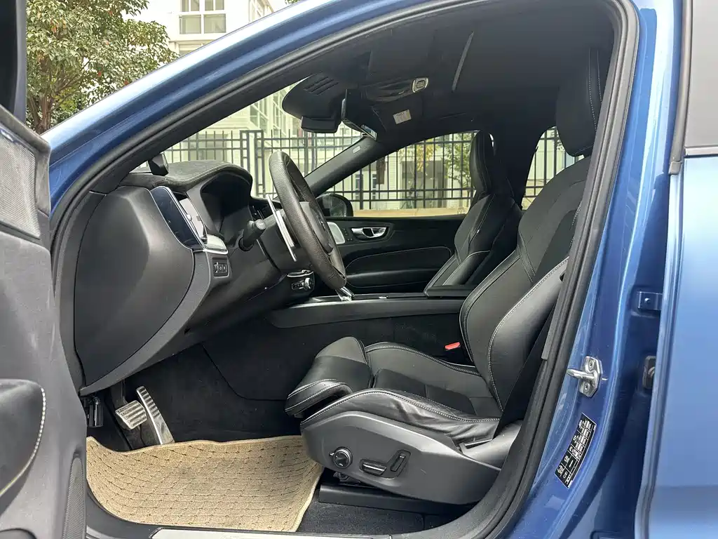 VOLVO XC60 PLUG IN HYBRID