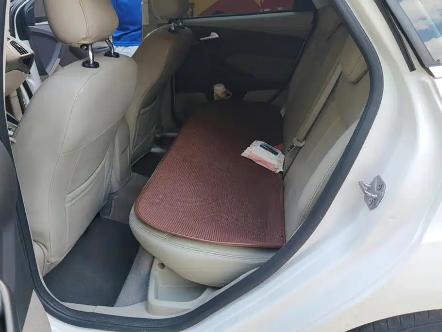 Ford Focus — миниатюра 11
