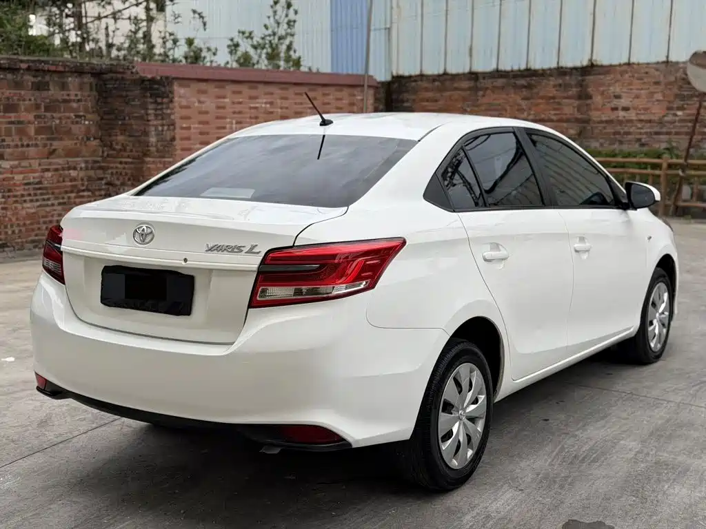 Toyota Yaris L — миниатюра 5