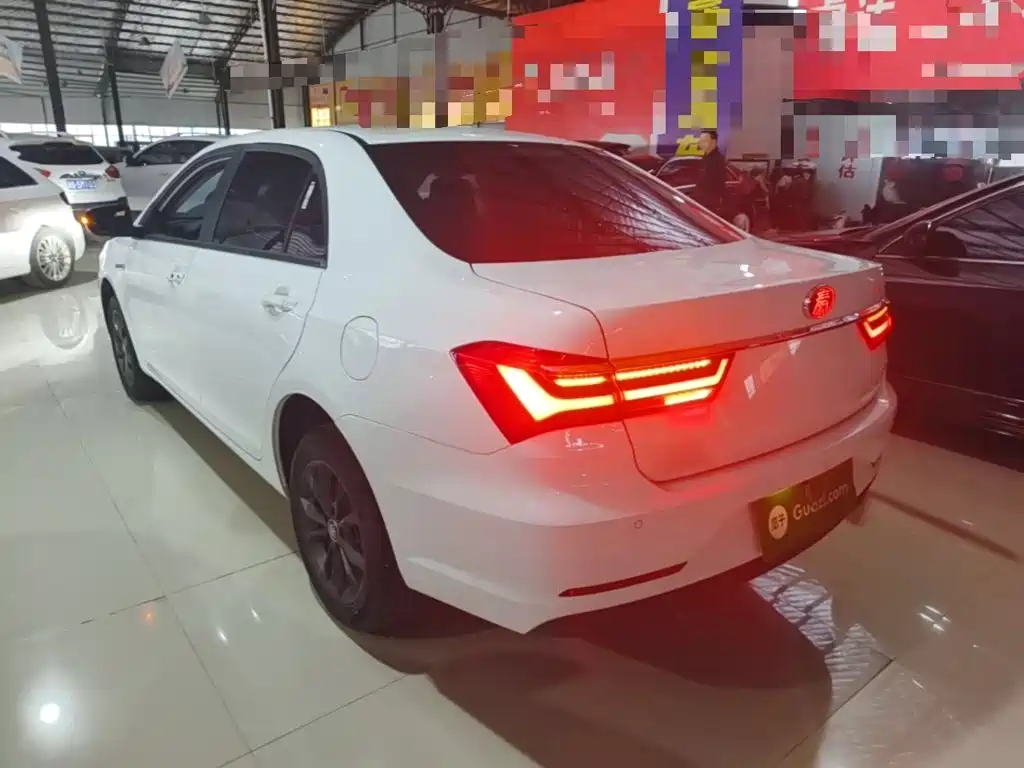 BYD Qin — миниатюра 5