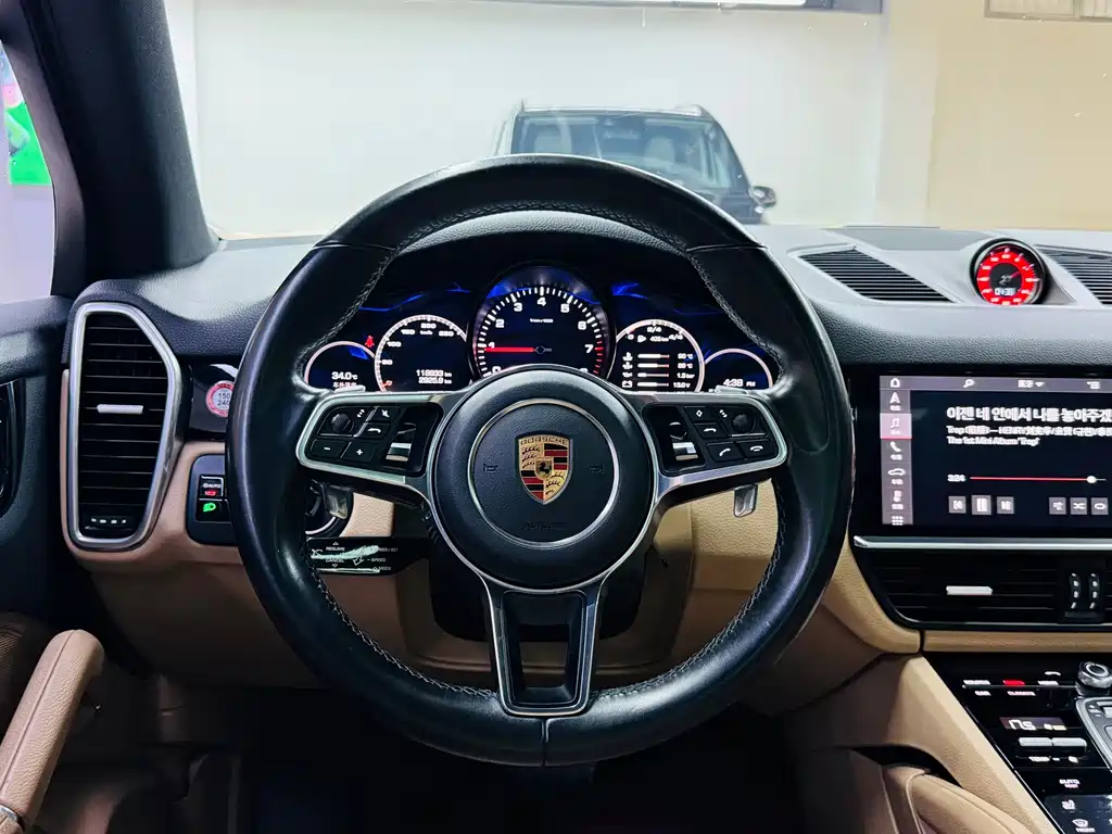 Porsche Cayenne — миниатюра 11