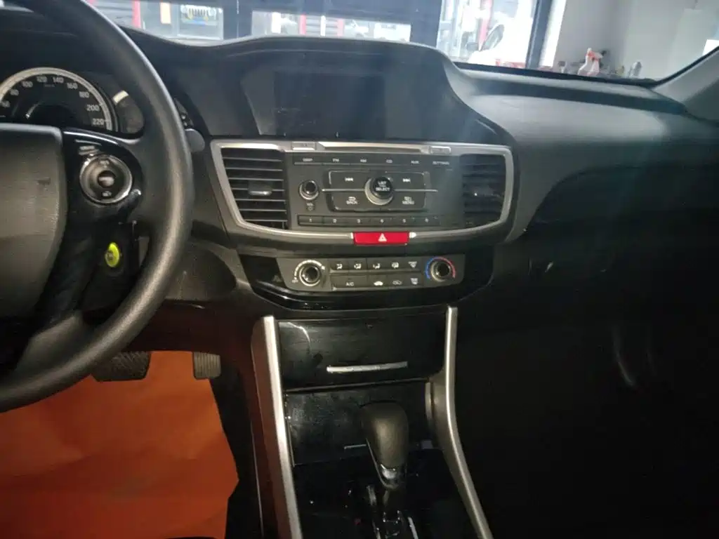 Honda Accord — миниатюра 13