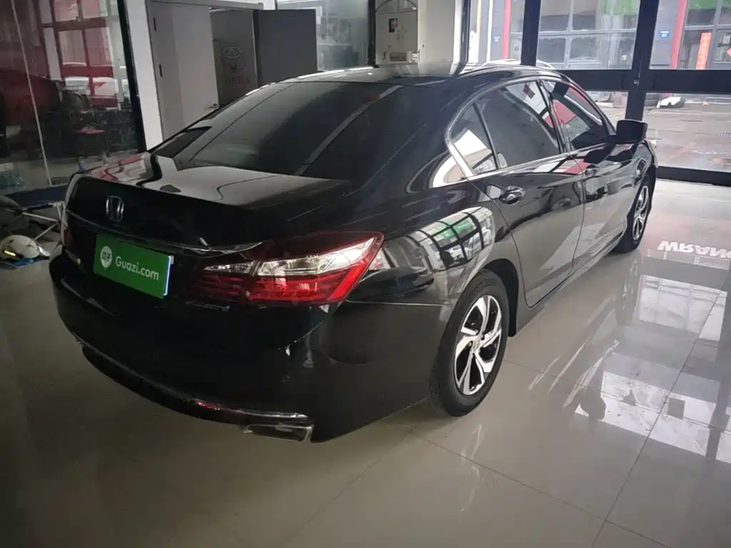 Honda Accord — миниатюра 7