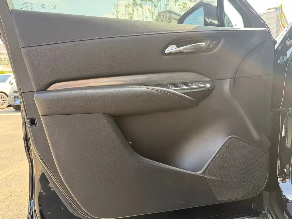 Cadillac XT4 — миниатюра 7