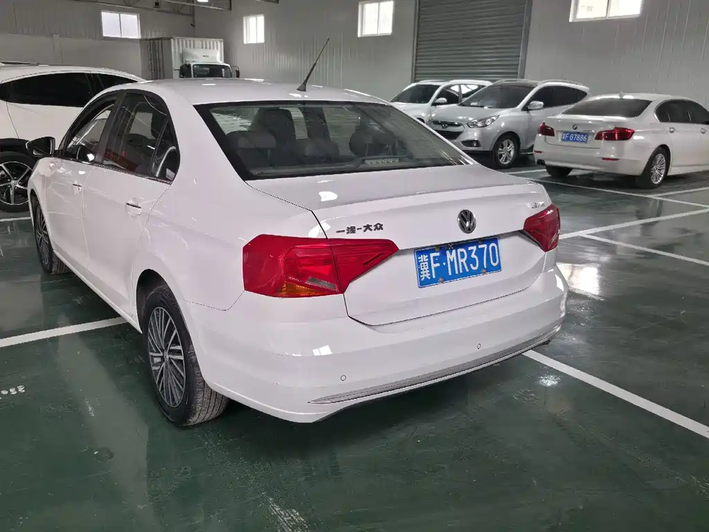 Volkswagen Jetta — миниатюра 9