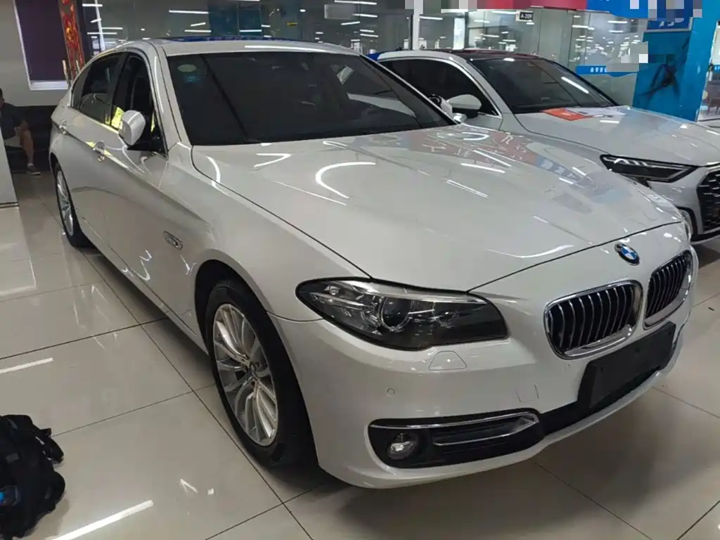 BMW 5 Series — миниатюра 4
