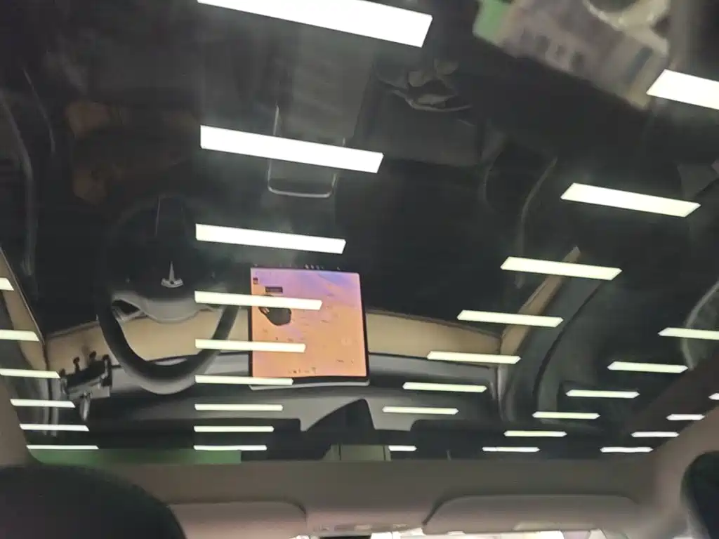 Tesla Model Y — миниатюра 18