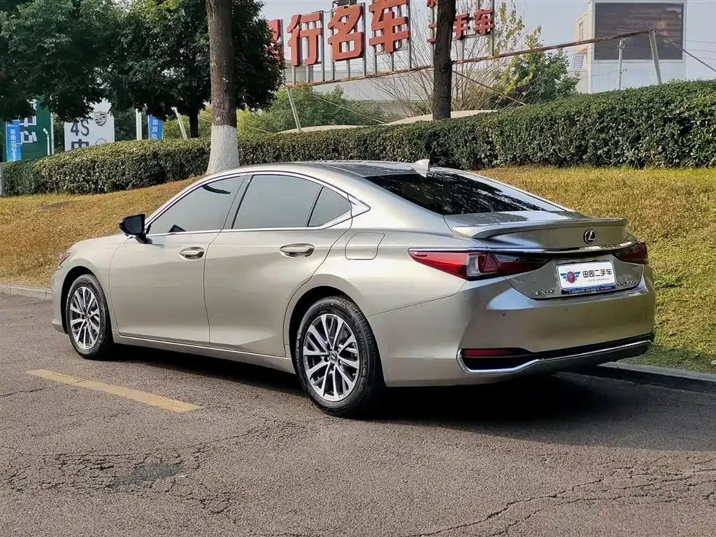 LEXUS ES