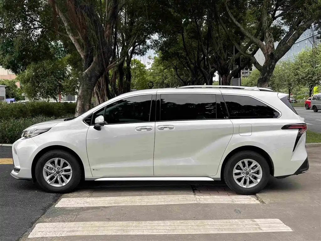 Toyota Granvia — миниатюра 4