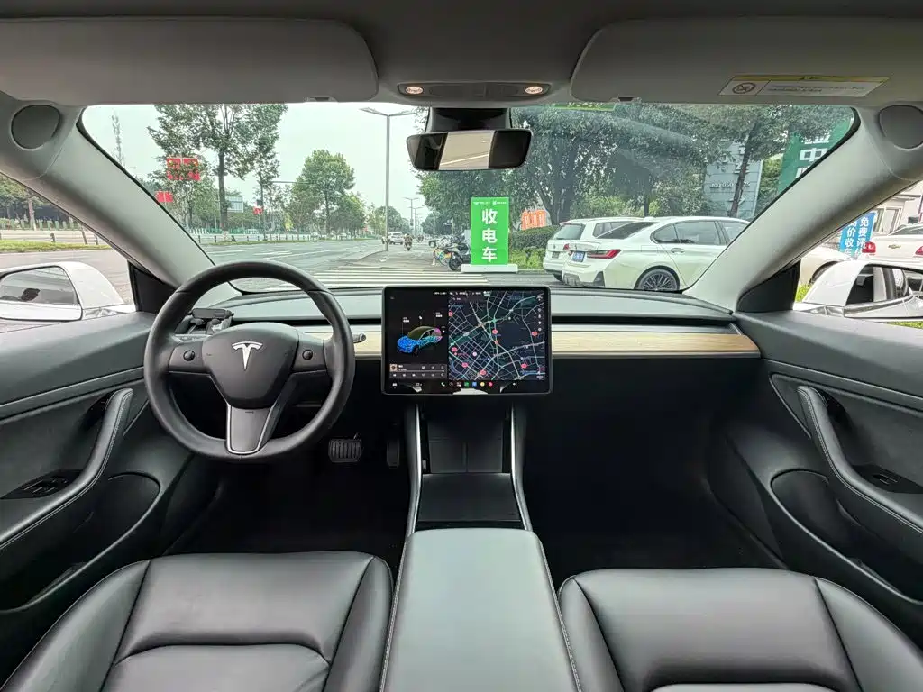 Tesla Model 3 — миниатюра 13