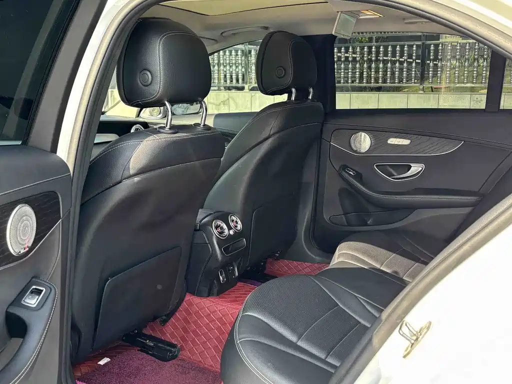 Mercedes-Benz C-Class — миниатюра 6