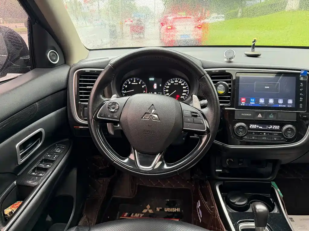 Mitsubishi Outlander — миниатюра 14