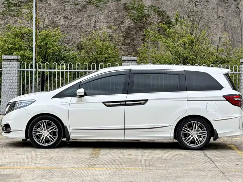 Honda Elysion — миниатюра 3