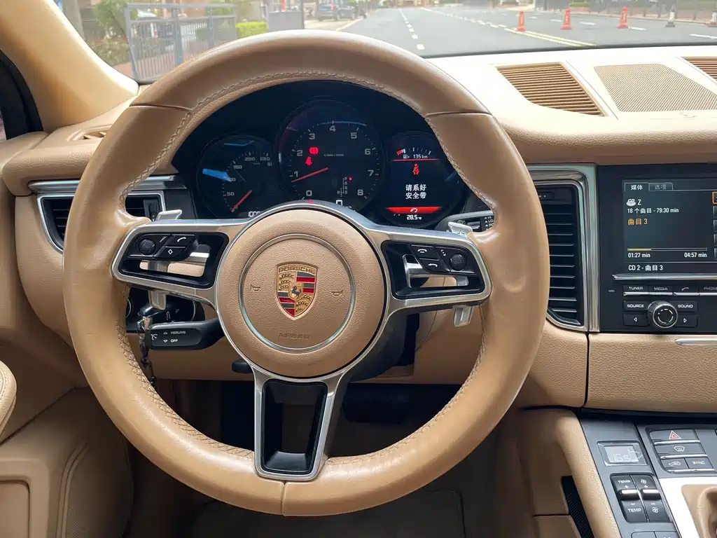 Porsche Macan — миниатюра 11
