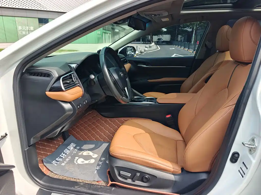 Toyota Camry — миниатюра 8