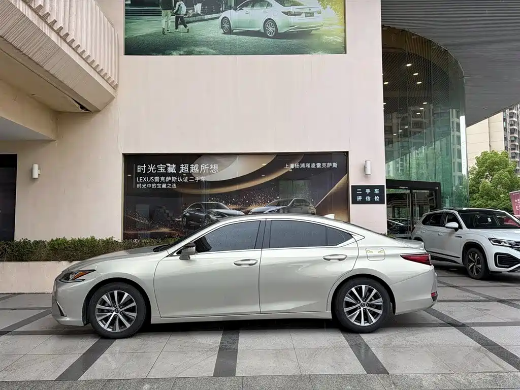 Lexus ES 2020 200 Luxury