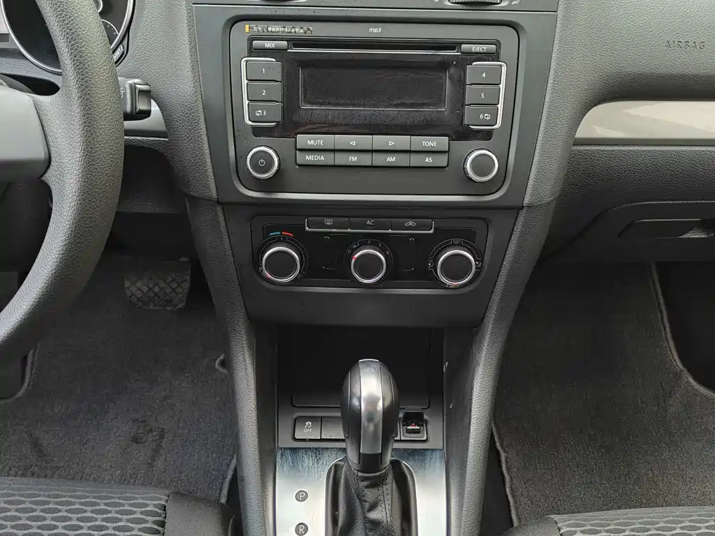 Volkswagen Golf — миниатюра 22