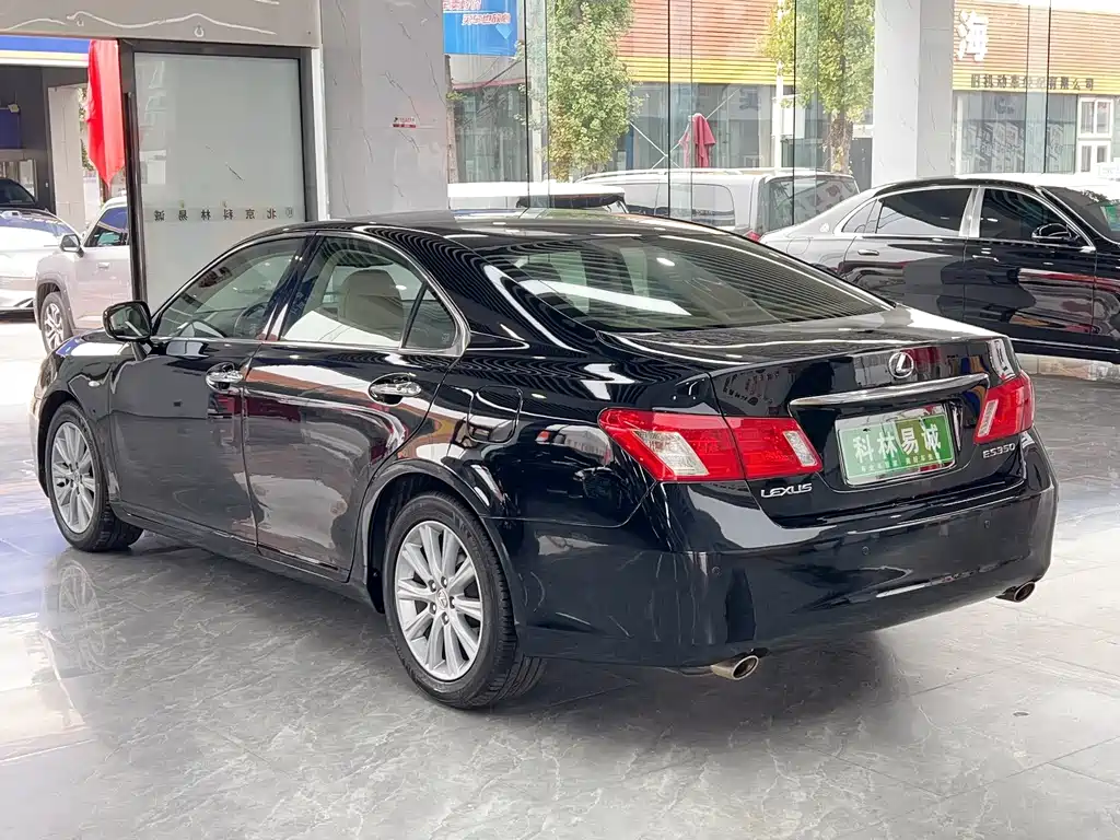 Lexus ES — миниатюра 6