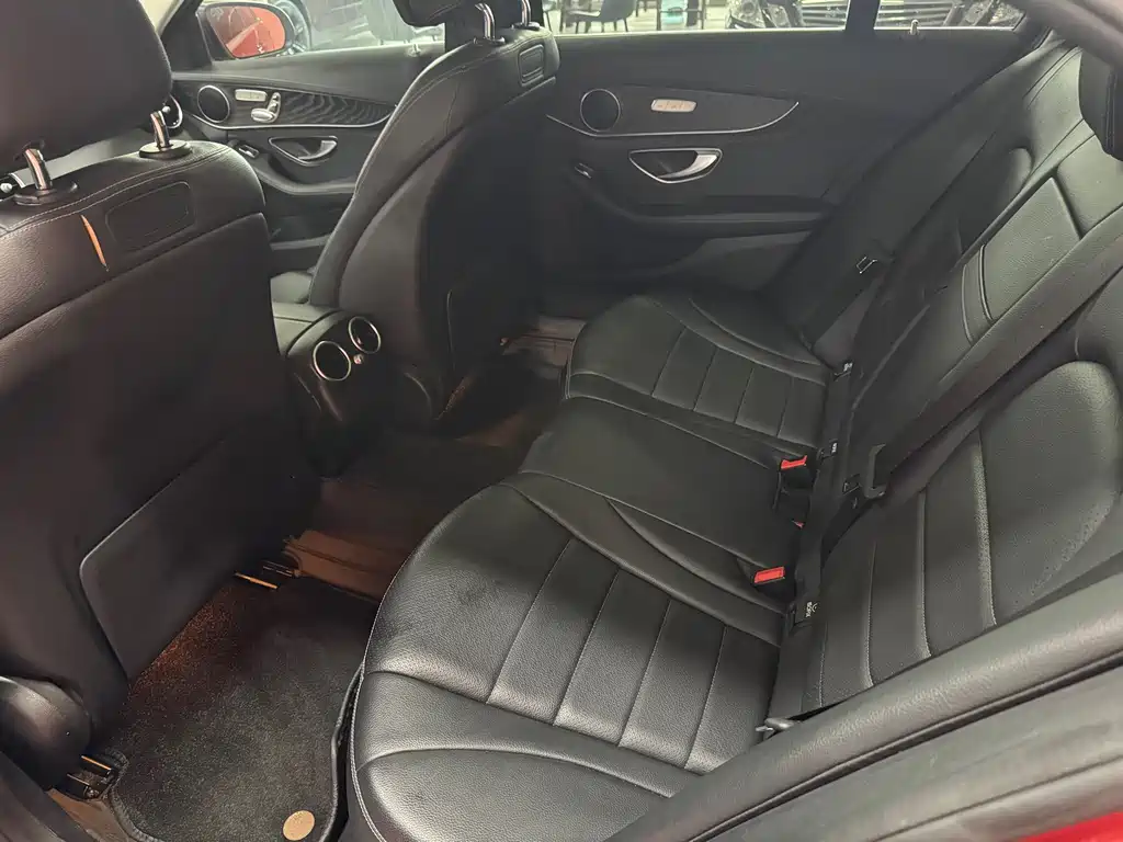 Mercedes-Benz C-Class — миниатюра 11