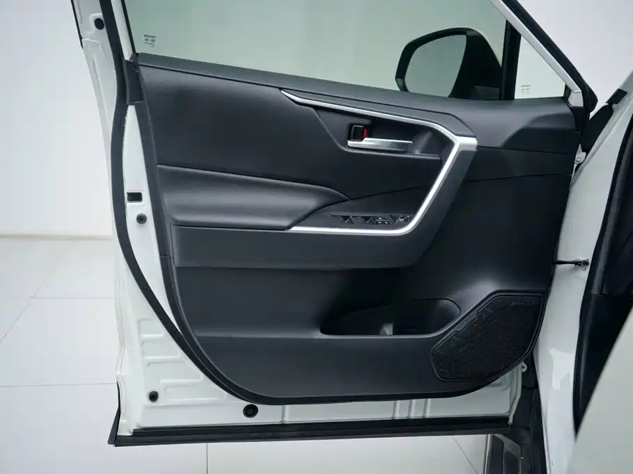 Toyota RAV4 — миниатюра 16
