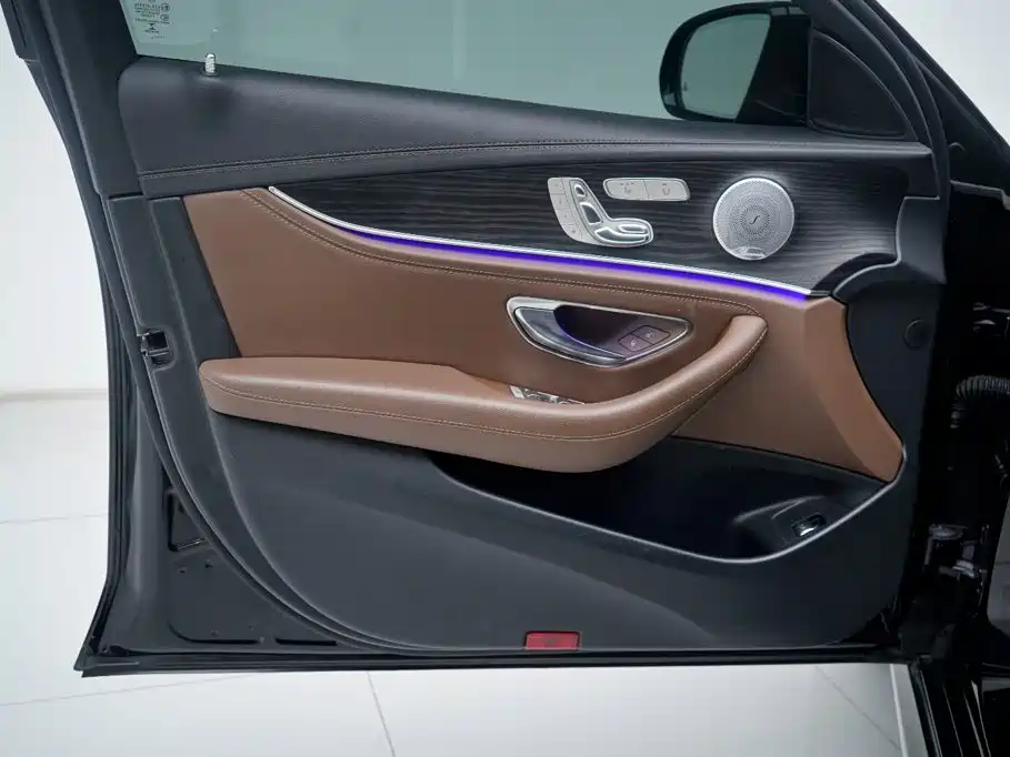 Mercedes-Benz E-Class — миниатюра 14