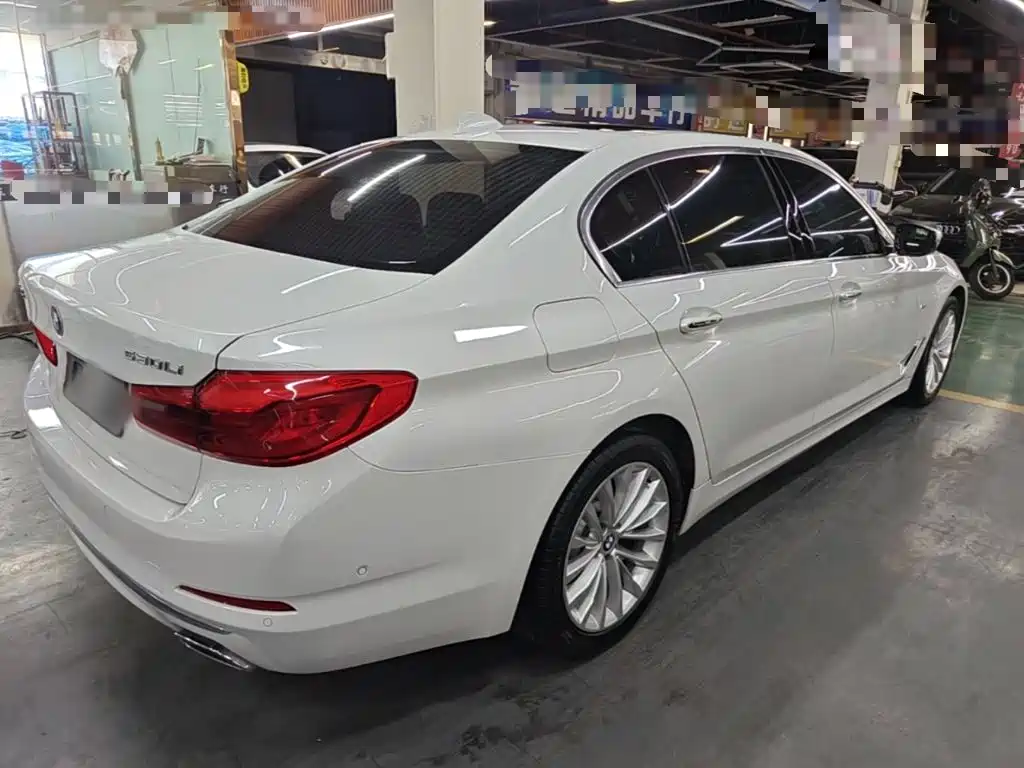 BMW 5 Series — миниатюра 7