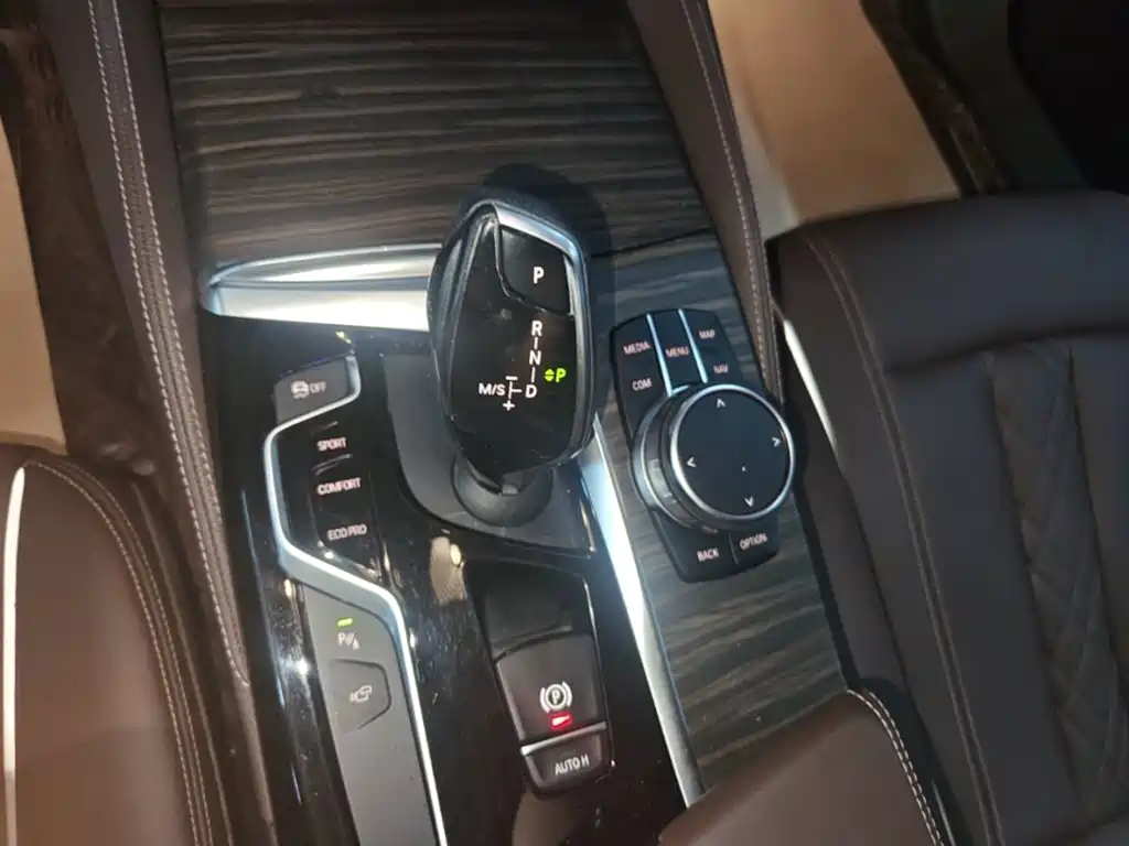 BMW 5 Series — миниатюра 14
