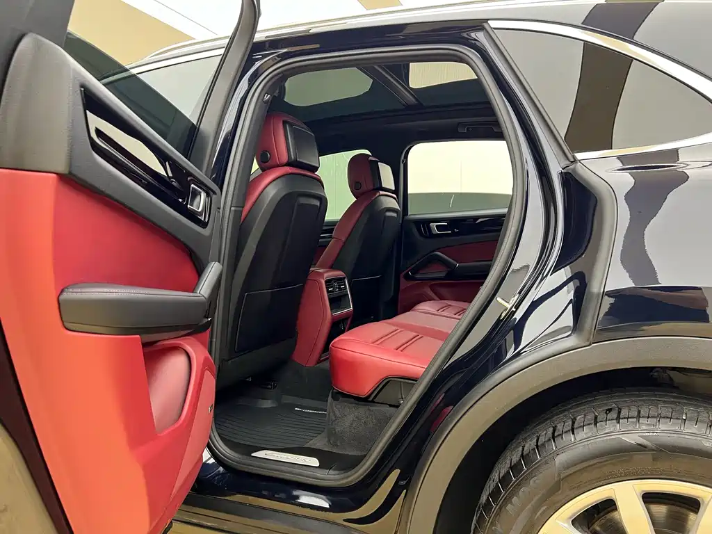 Porsche Cayenne — миниатюра 10