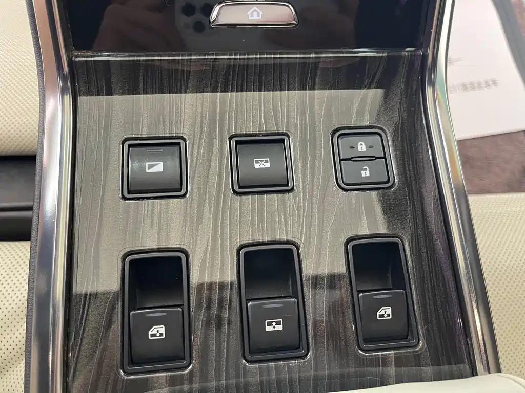 Lexus LM — миниатюра 13