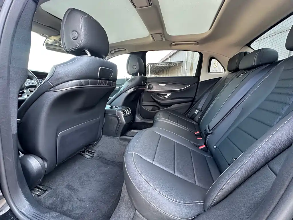 Mercedes-Benz E-Class — миниатюра 5