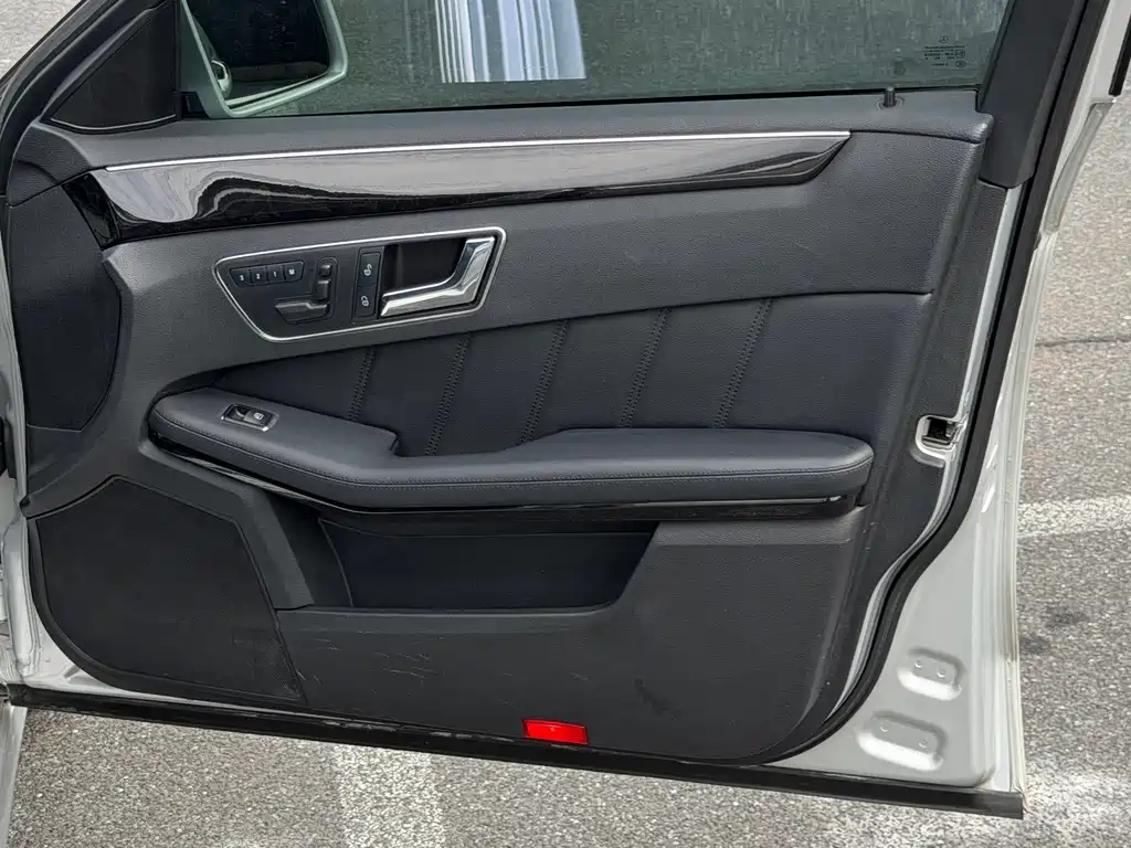 Mercedes-Benz E-Class — миниатюра 28
