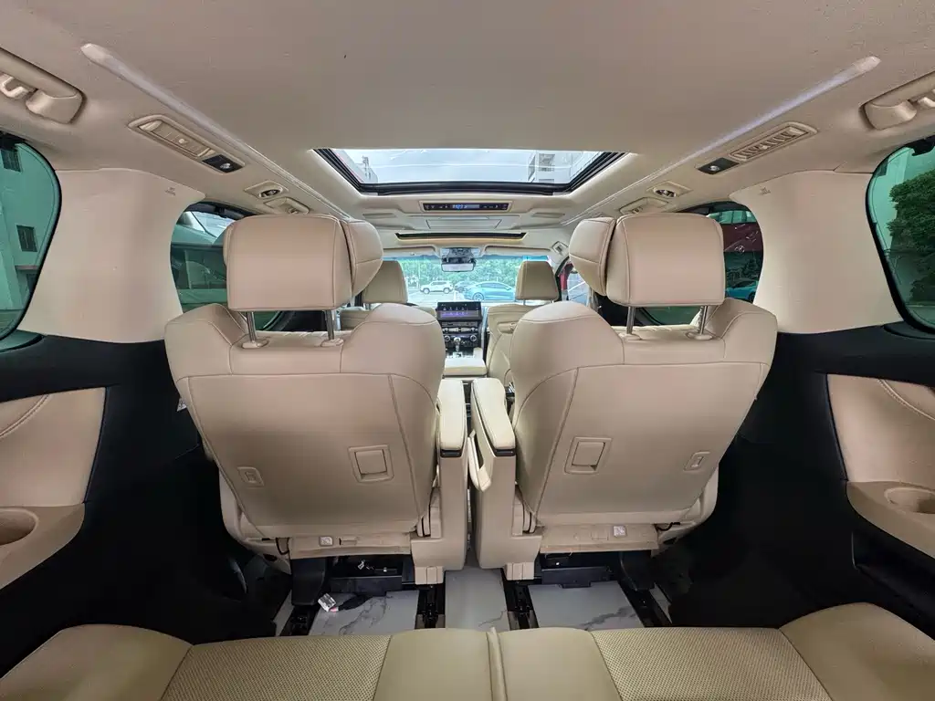 Toyota Alphard — миниатюра 13