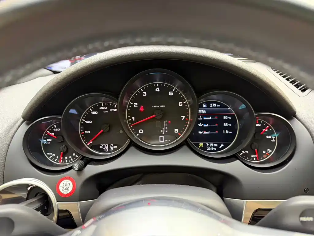 Porsche Cayenne — миниатюра 3