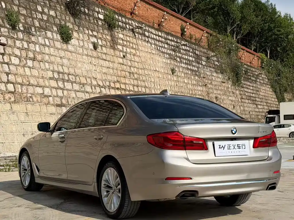 BMW 5 Series — миниатюра 8
