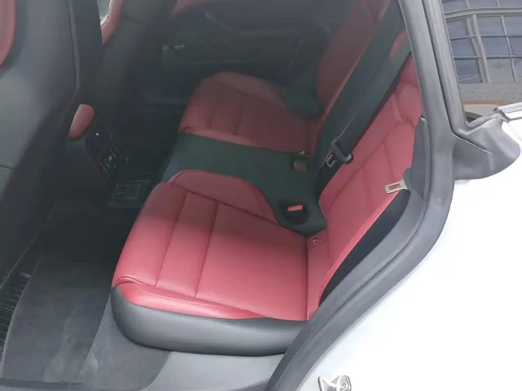 Porsche Taycan — миниатюра 4