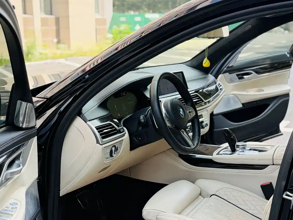 BMW 7 Series — миниатюра 6