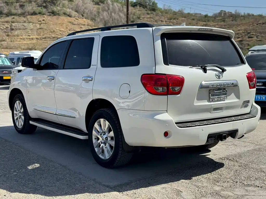 Toyota Sequoia — миниатюра 7