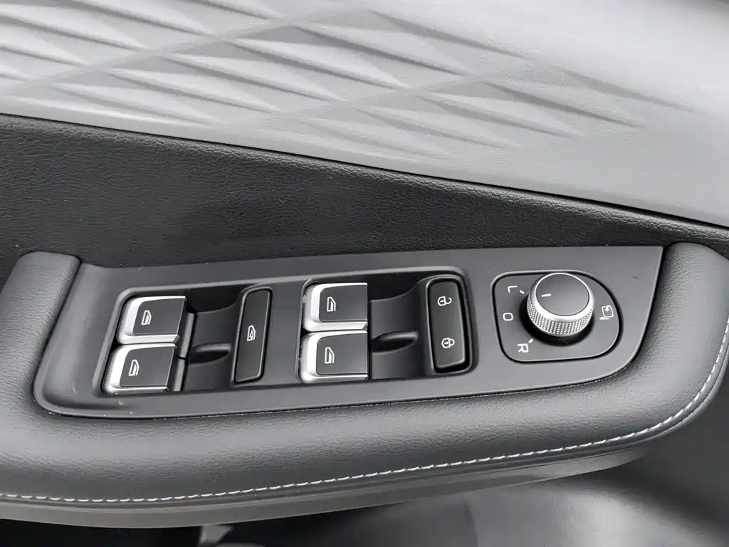 Geely Binyue — миниатюра 9