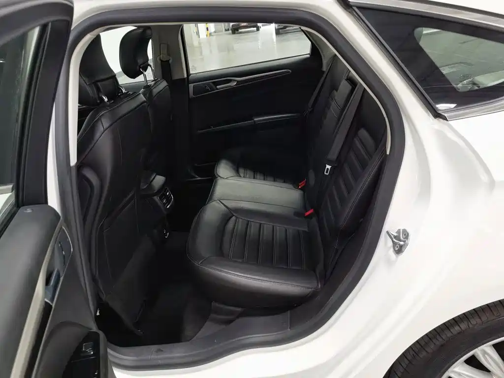 Ford Mondeo — миниатюра 15