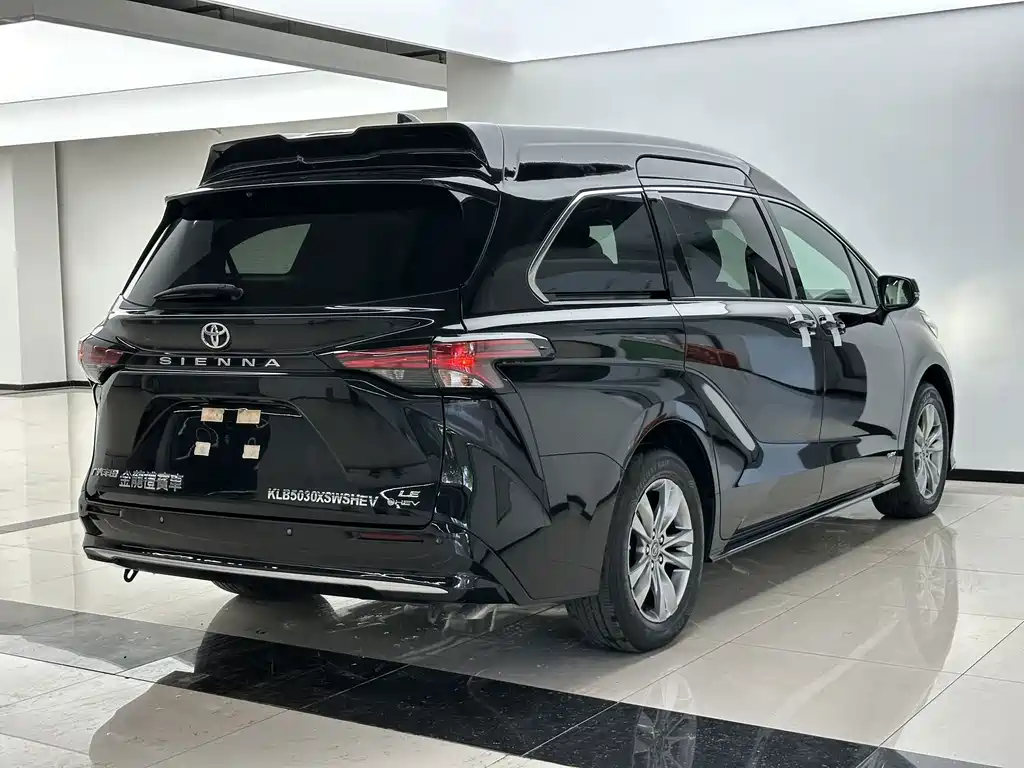 Toyota Sienna — миниатюра 4